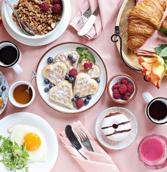 10 Tasty Brunch Ideas To Boost Your Hair's Health
