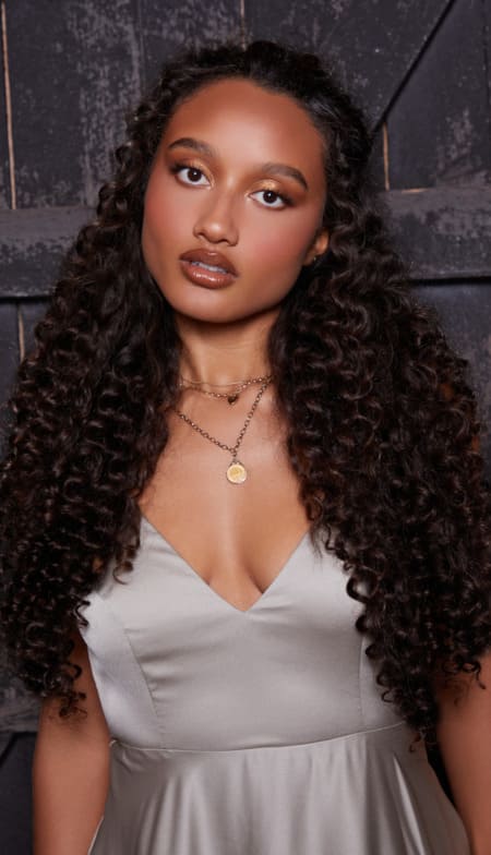 model wearing curly hair extension